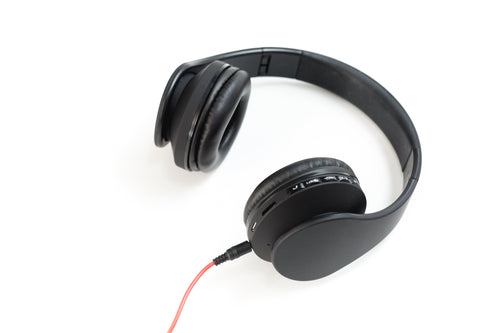 Noise cancelling headphones