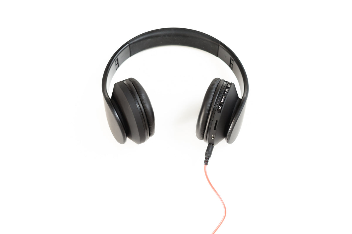Noise cancelling headphones